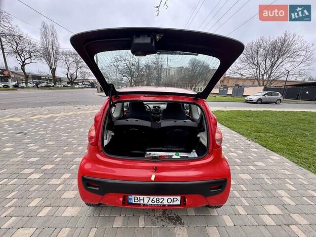 Красный Пежо 107, объемом двигателя 1 л и пробегом 151 тыс. км за 2999 $, фото 51 на Automoto.ua