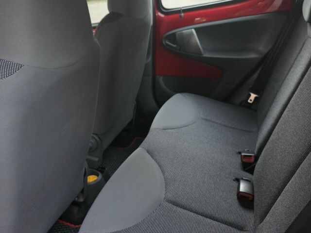 Красный Пежо 107, объемом двигателя 1 л и пробегом 139 тыс. км за 2999 $, фото 8 на Automoto.ua