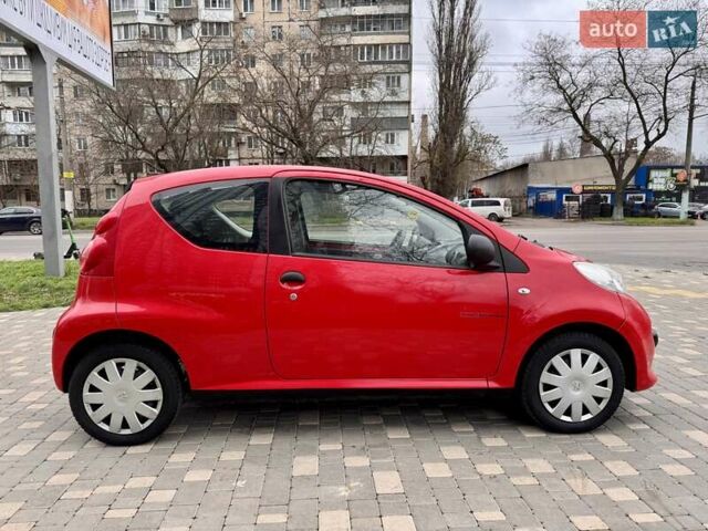 Красный Пежо 107, объемом двигателя 1 л и пробегом 151 тыс. км за 2999 $, фото 5 на Automoto.ua