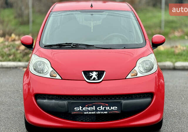 Красный Пежо 107, объемом двигателя 1 л и пробегом 139 тыс. км за 3999 $, фото 1 на Automoto.ua