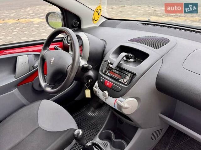 Красный Пежо 107, объемом двигателя 1 л и пробегом 151 тыс. км за 2999 $, фото 41 на Automoto.ua