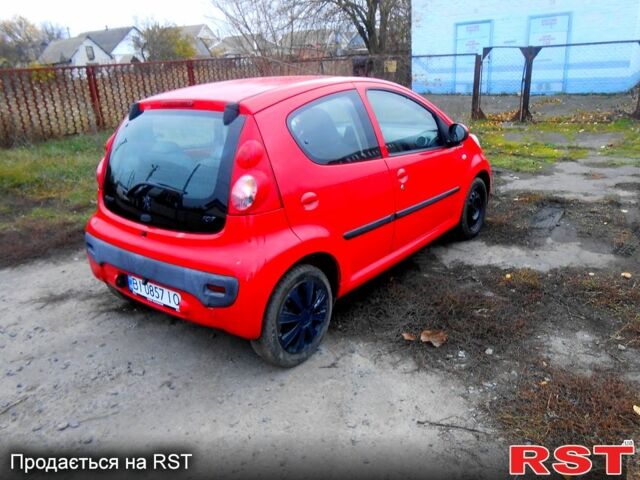 Красный Пежо 107, объемом двигателя 1 л и пробегом 250 тыс. км за 4400 $, фото 2 на Automoto.ua