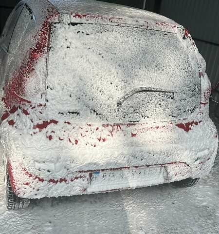 Красный Пежо 107, объемом двигателя 1 л и пробегом 142 тыс. км за 4300 $, фото 2 на Automoto.ua