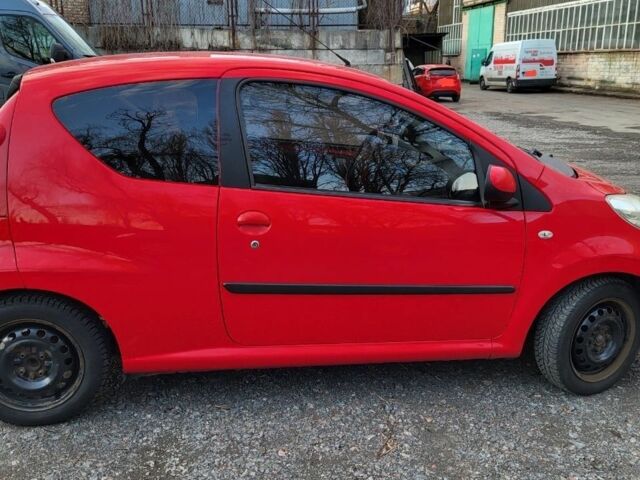Красный Пежо 107, объемом двигателя 1 л и пробегом 188 тыс. км за 3800 $, фото 3 на Automoto.ua