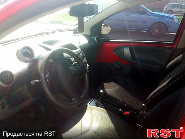 Красный Пежо 107, объемом двигателя 1 л и пробегом 156 тыс. км за 3850 $, фото 5 на Automoto.ua