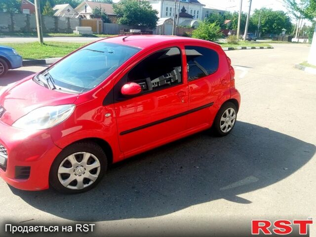 Красный Пежо 107, объемом двигателя 1 л и пробегом 156 тыс. км за 3850 $, фото 2 на Automoto.ua