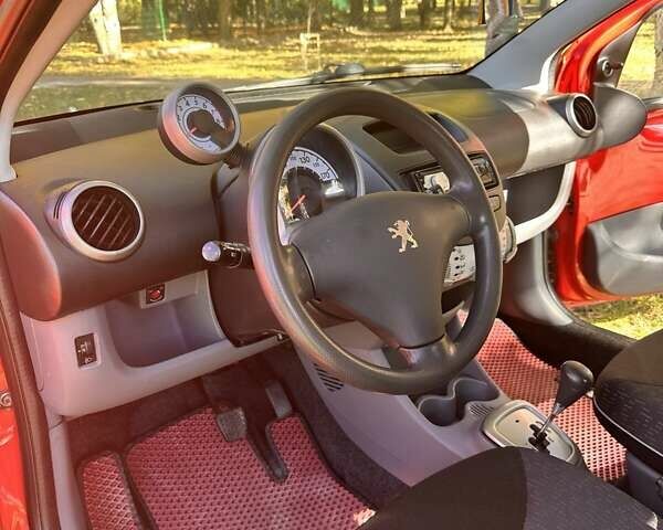 Пежо 107 2010 в Киеве на Automoto.ua Красный Пежо 107, объемом двигателя 1 л и пробегом 129 тыс. км за 4400 $, фото 12 на Automoto.ua