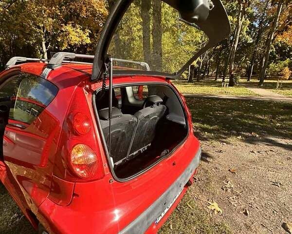 Пежо 107 2010 в Киеве на Automoto.ua Красный Пежо 107, объемом двигателя 1 л и пробегом 129 тыс. км за 4400 $, фото 14 на Automoto.ua