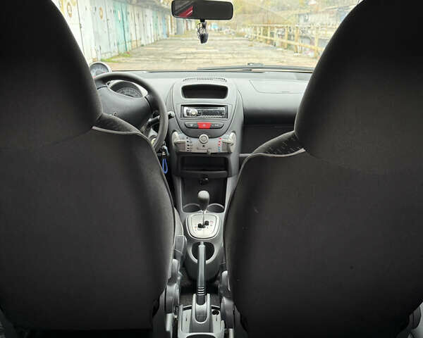 Пежо 107 2010 в Харькове на Automoto.ua Красный Пежо 107, объемом двигателя 1 л и пробегом 157 тыс. км за 4700 $, фото 5 на Automoto.ua