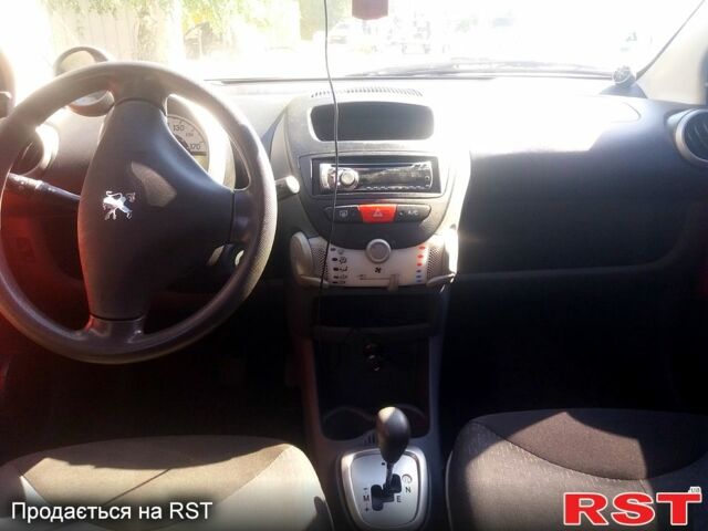 Красный Пежо 107, объемом двигателя 1 л и пробегом 156 тыс. км за 3850 $, фото 4 на Automoto.ua