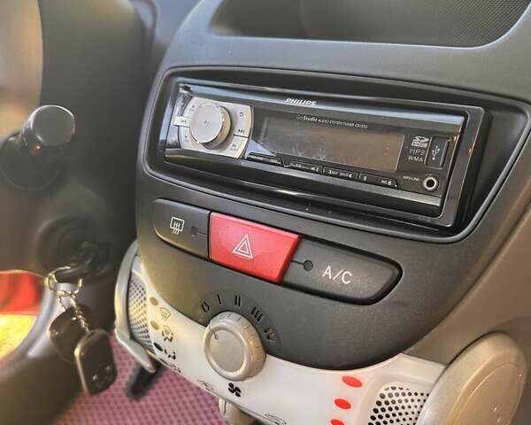Пежо 107 2010 в Киеве на Automoto.ua Красный Пежо 107, объемом двигателя 1 л и пробегом 129 тыс. км за 4400 $, фото 13 на Automoto.ua