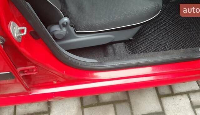 Красный Пежо 107, объемом двигателя 1 л и пробегом 161 тыс. км за 4700 $, фото 7 на Automoto.ua