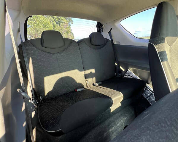 Красный Пежо 107, объемом двигателя 1 л и пробегом 224 тыс. км за 5200 $, фото 3 на Automoto.ua