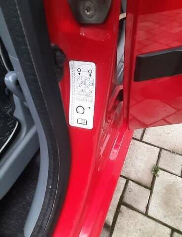 Красный Пежо 107, объемом двигателя 1 л и пробегом 161 тыс. км за 4700 $, фото 2 на Automoto.ua