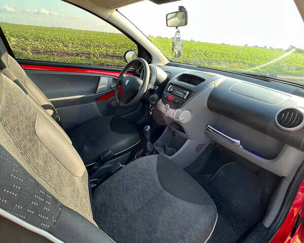 Красный Пежо 107, объемом двигателя 1 л и пробегом 224 тыс. км за 5200 $, фото 8 на Automoto.ua