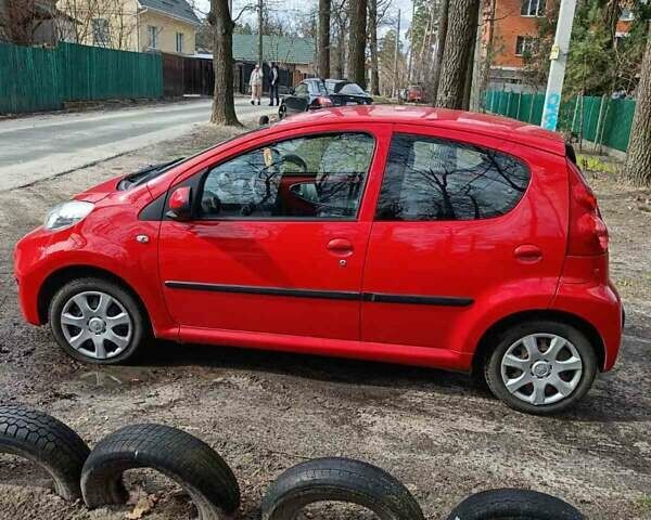 Червоний Пежо 107, об'ємом двигуна 1 л та пробігом 165 тис. км за 5000 $, фото 1 на Automoto.ua