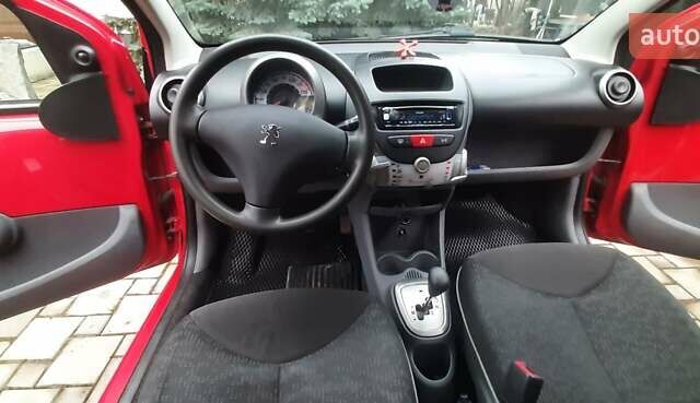 Красный Пежо 107, объемом двигателя 1 л и пробегом 161 тыс. км за 4700 $, фото 13 на Automoto.ua