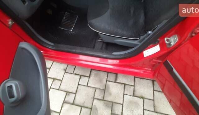 Красный Пежо 107, объемом двигателя 1 л и пробегом 161 тыс. км за 4700 $, фото 3 на Automoto.ua