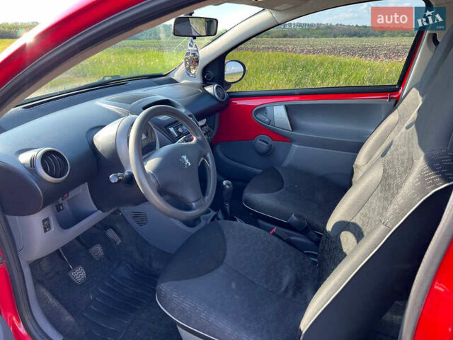 Красный Пежо 107, объемом двигателя 1 л и пробегом 224 тыс. км за 5200 $, фото 4 на Automoto.ua