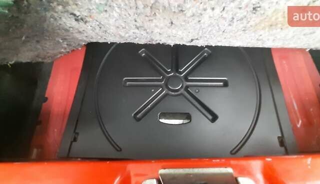 Красный Пежо 107, объемом двигателя 1 л и пробегом 161 тыс. км за 4700 $, фото 4 на Automoto.ua