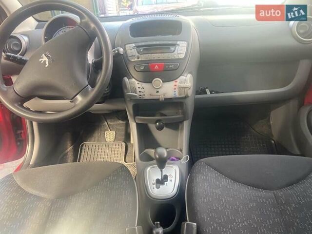 Красный Пежо 107, объемом двигателя 1 л и пробегом 134 тыс. км за 5600 $, фото 1 на Automoto.ua