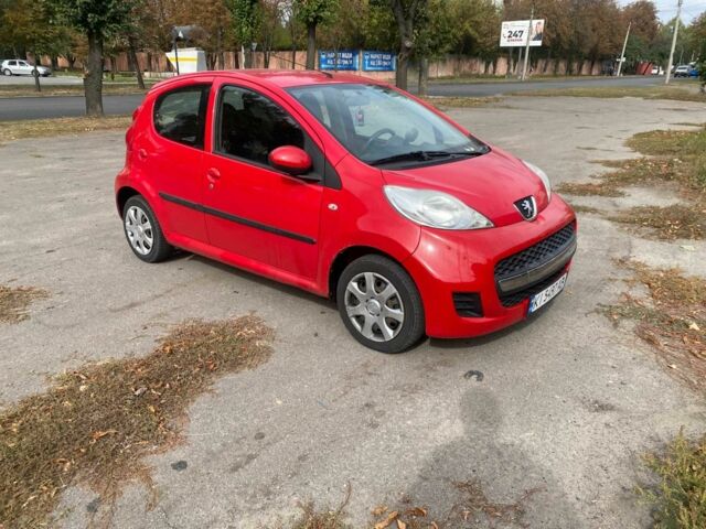 Красный Пежо 107, объемом двигателя 1 л и пробегом 172 тыс. км за 3500 $, фото 3 на Automoto.ua