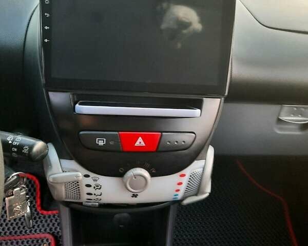 Красный Пежо 107, объемом двигателя 1 л и пробегом 100 тыс. км за 5700 $, фото 13 на Automoto.ua