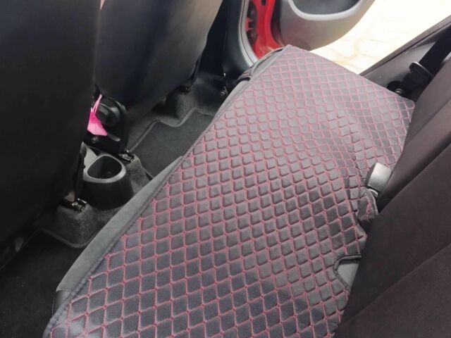 Красный Пежо 107, объемом двигателя 1 л и пробегом 107 тыс. км за 5800 $, фото 7 на Automoto.ua