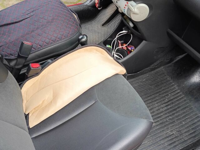 Красный Пежо 107, объемом двигателя 1 л и пробегом 107 тыс. км за 5800 $, фото 9 на Automoto.ua