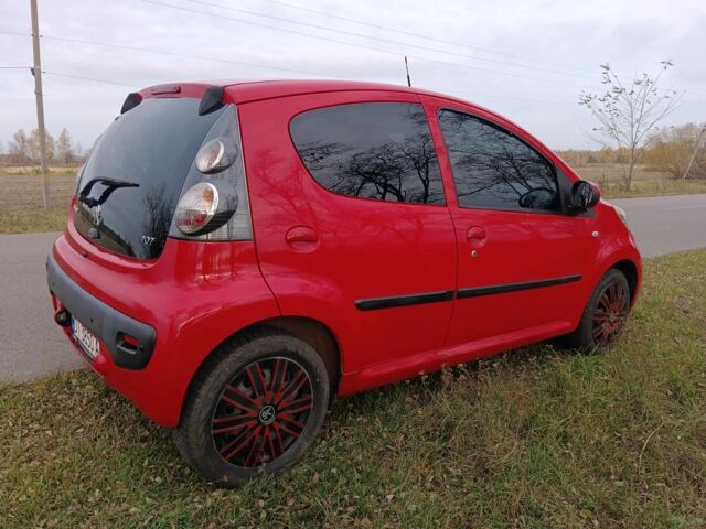 Красный Пежо 107, объемом двигателя 1 л и пробегом 107 тыс. км за 5800 $, фото 3 на Automoto.ua