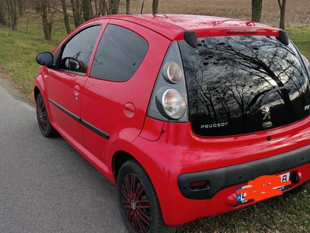 Красный Пежо 107, объемом двигателя 1 л и пробегом 107 тыс. км за 5800 $, фото 1 на Automoto.ua