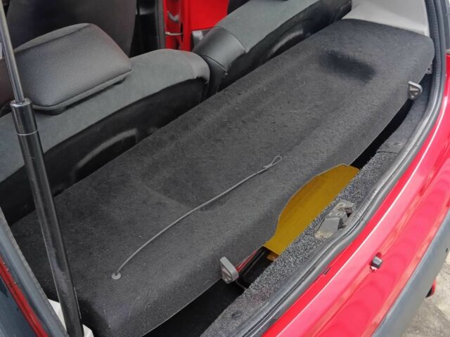 Красный Пежо 107, объемом двигателя 1 л и пробегом 107 тыс. км за 5800 $, фото 4 на Automoto.ua