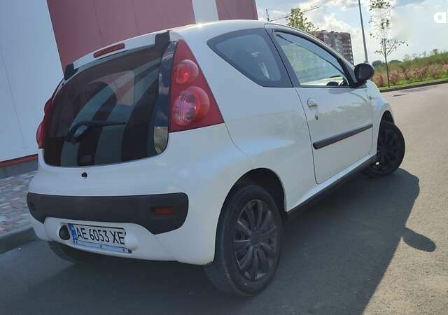 Пежо 107, объемом двигателя 1 л и пробегом 181 тыс. км за 3900 $, фото 3 на Automoto.ua