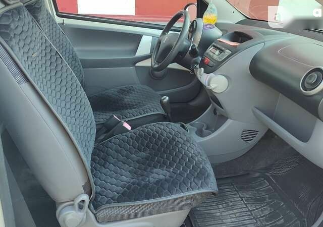 Пежо 107, объемом двигателя 1 л и пробегом 181 тыс. км за 3900 $, фото 8 на Automoto.ua