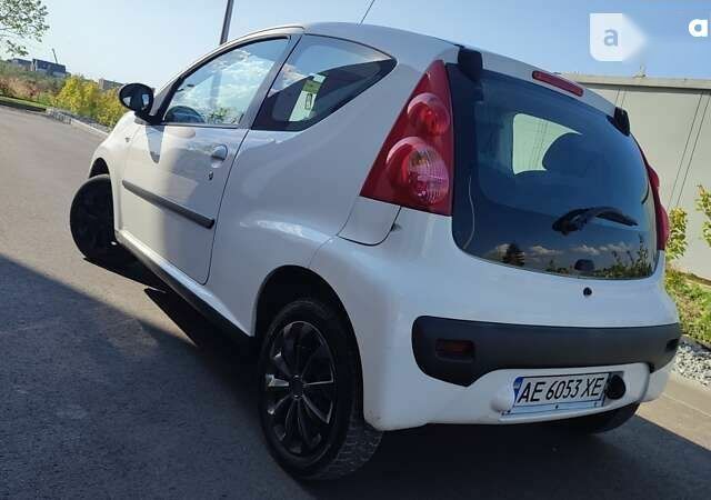 Пежо 107, объемом двигателя 1 л и пробегом 181 тыс. км за 3900 $, фото 4 на Automoto.ua