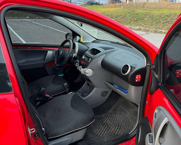 Пежо 107, объемом двигателя 1 л и пробегом 157 тыс. км за 4350 $, фото 4 на Automoto.ua