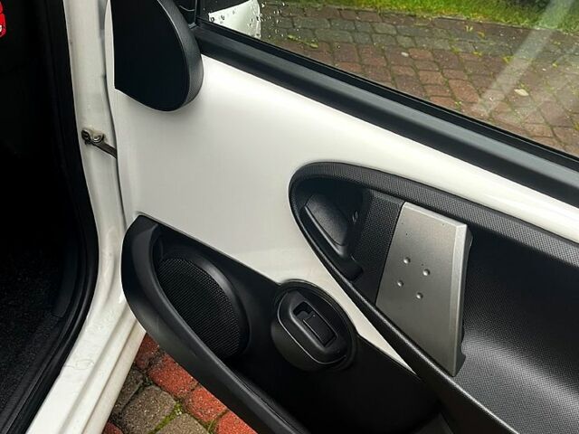 Пежо 107, об'ємом двигуна 1 л та пробігом 86 тис. км за 5699 $, фото 1 на Automoto.ua