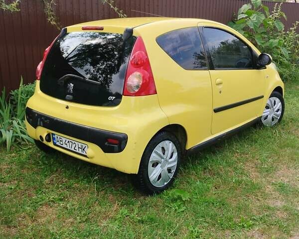 Желтый Пежо 107, объемом двигателя 1 л и пробегом 216 тыс. км за 3300 $, фото 2 на Automoto.ua