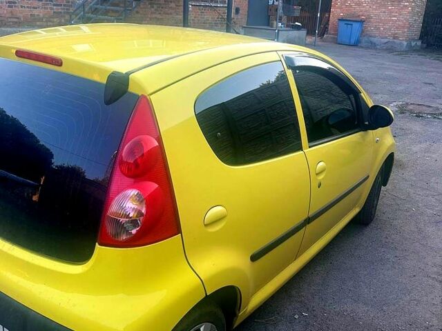 Желтый Пежо 107, объемом двигателя 1 л и пробегом 0 тыс. км за 4000 $, фото 2 на Automoto.ua