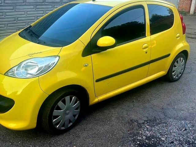 Желтый Пежо 107, объемом двигателя 1 л и пробегом 0 тыс. км за 4000 $, фото 1 на Automoto.ua