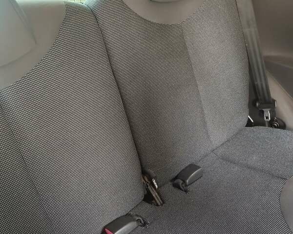 Желтый Пежо 107, объемом двигателя 1 л и пробегом 216 тыс. км за 3300 $, фото 7 на Automoto.ua