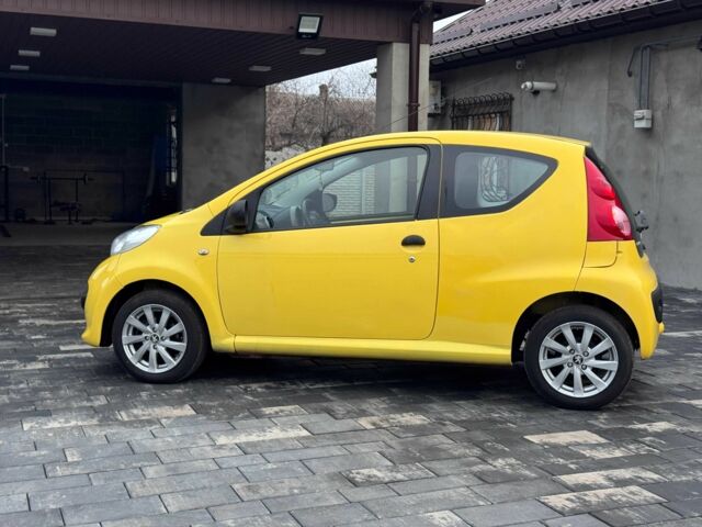 Желтый Пежо 107, объемом двигателя 1 л и пробегом 160 тыс. км за 3500 $, фото 7 на Automoto.ua