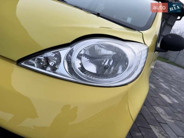 Желтый Пежо 107, объемом двигателя 1 л и пробегом 178 тыс. км за 3500 $, фото 18 на Automoto.ua