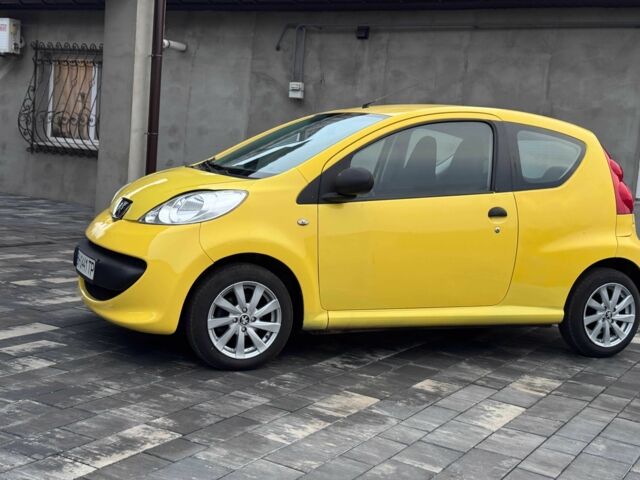 Желтый Пежо 107, объемом двигателя 1 л и пробегом 160 тыс. км за 3500 $, фото 4 на Automoto.ua