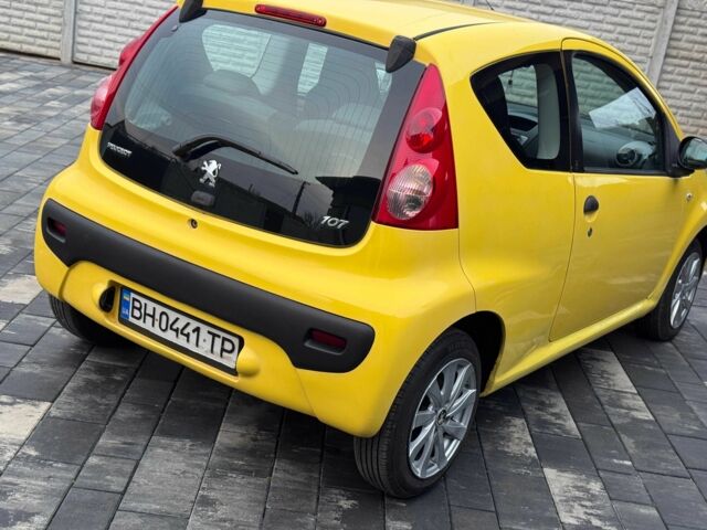 Желтый Пежо 107, объемом двигателя 1 л и пробегом 160 тыс. км за 3500 $, фото 12 на Automoto.ua