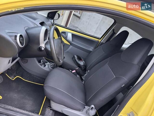 Желтый Пежо 107, объемом двигателя 1 л и пробегом 178 тыс. км за 3500 $, фото 20 на Automoto.ua