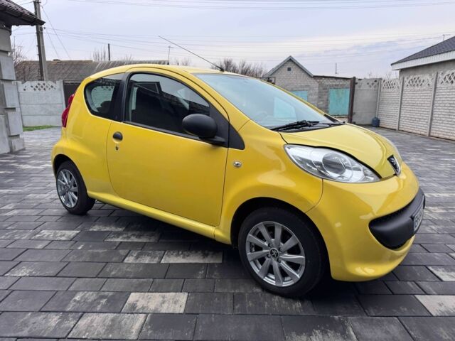 Желтый Пежо 107, объемом двигателя 1 л и пробегом 160 тыс. км за 3500 $, фото 15 на Automoto.ua