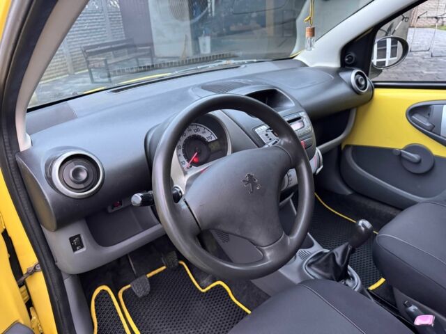 Желтый Пежо 107, объемом двигателя 1 л и пробегом 160 тыс. км за 3500 $, фото 22 на Automoto.ua