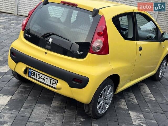 Желтый Пежо 107, объемом двигателя 1 л и пробегом 178 тыс. км за 3500 $, фото 12 на Automoto.ua