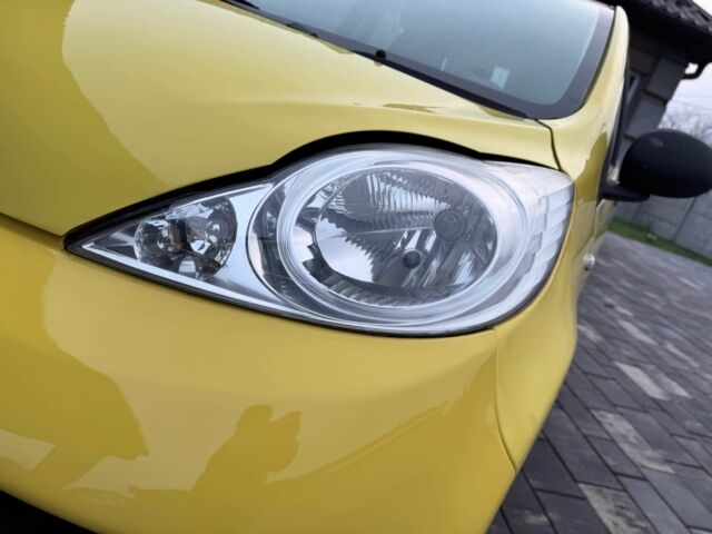 Желтый Пежо 107, объемом двигателя 1 л и пробегом 160 тыс. км за 3500 $, фото 18 на Automoto.ua